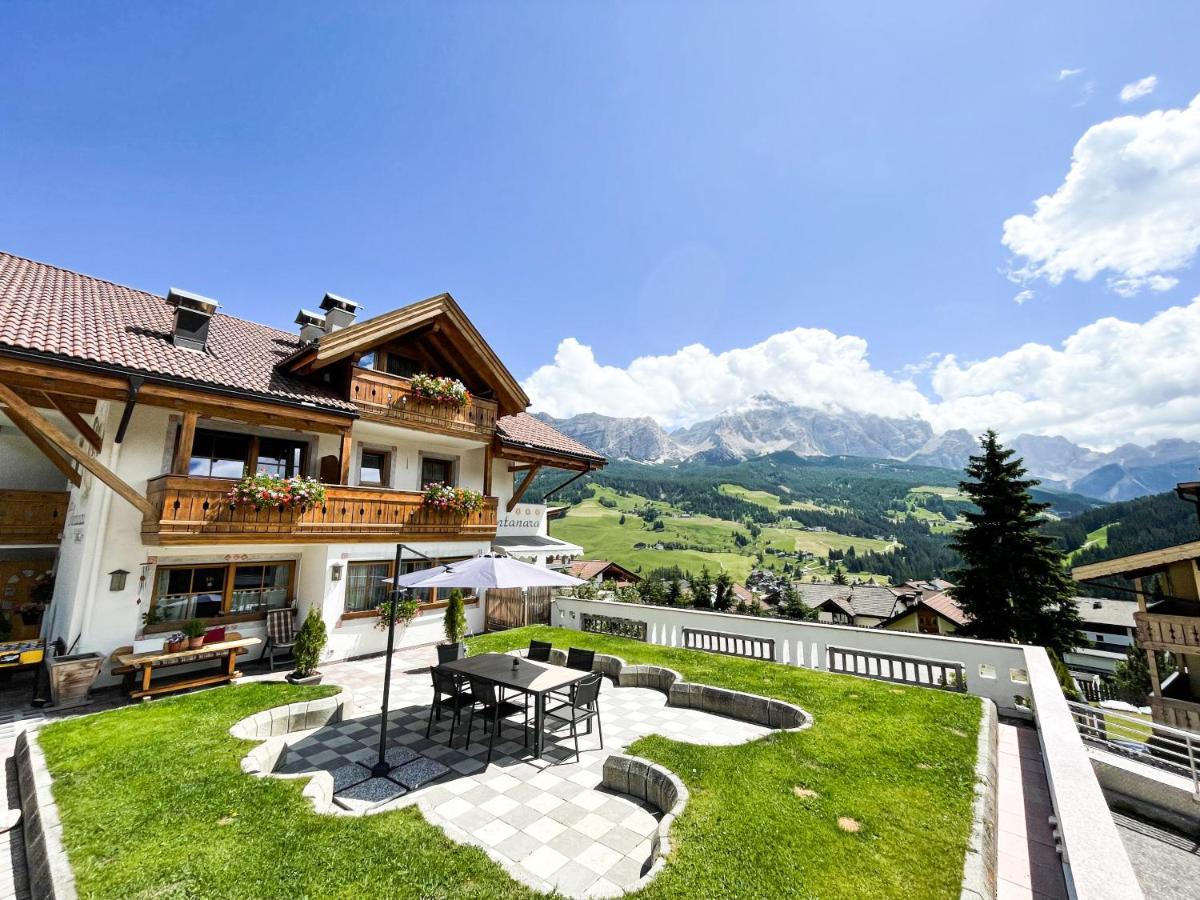 Ciasa Montanara Hotel La Villa  Exterior photo
