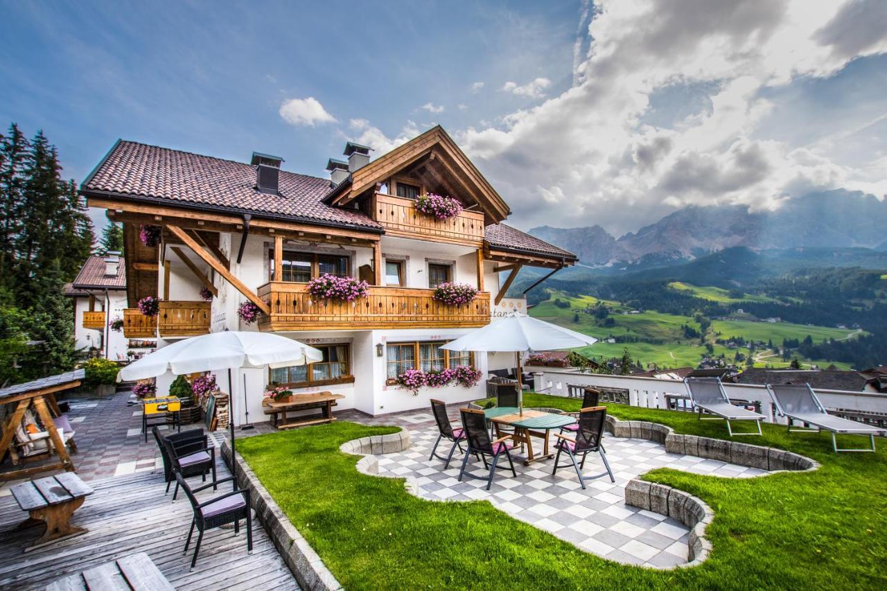 Ciasa Montanara Hotel La Villa  Exterior photo